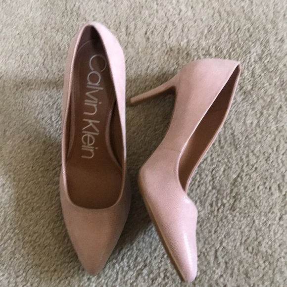Calvin Klein Kamara Pump with Croc Styling in Nude with Pink Undertones-Size 8.5 - Picture 1 of 12